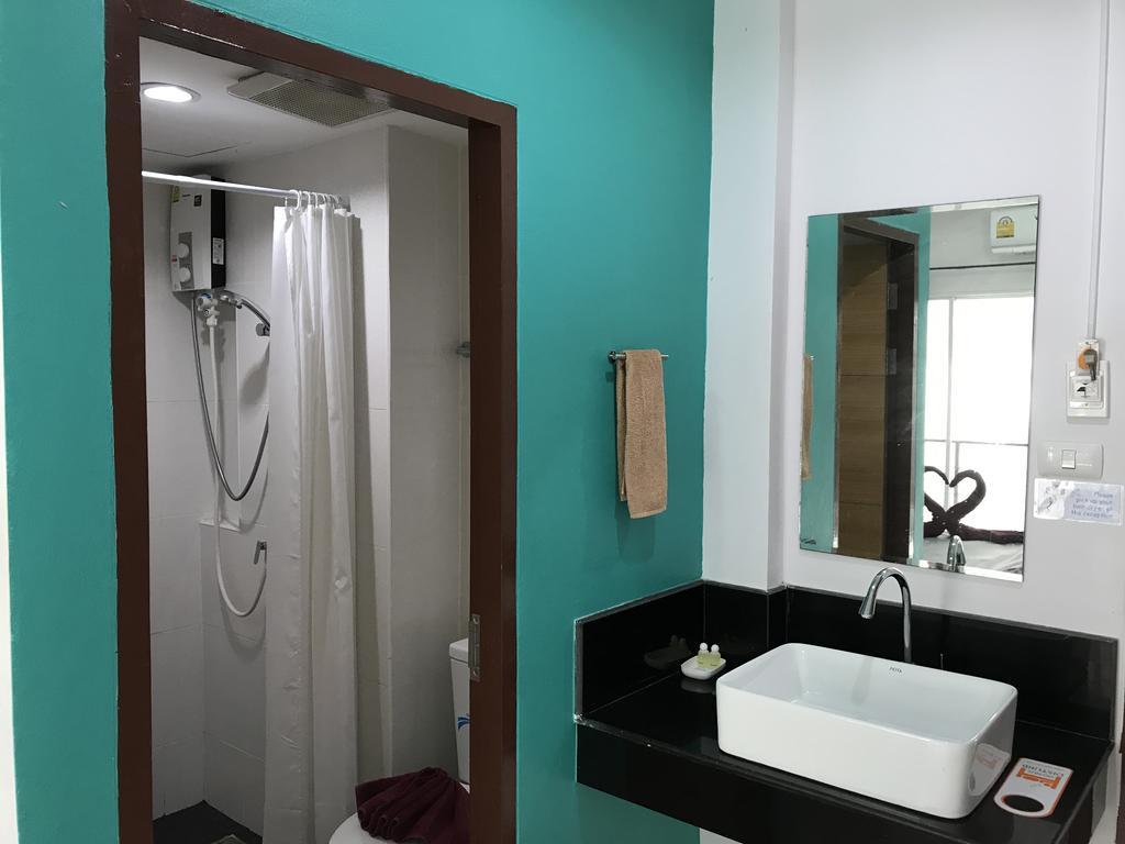 Bedbox And Hostal