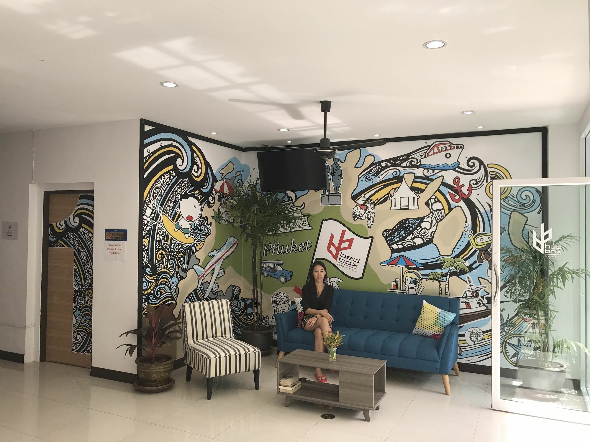 Hostal Bedbox And Patong